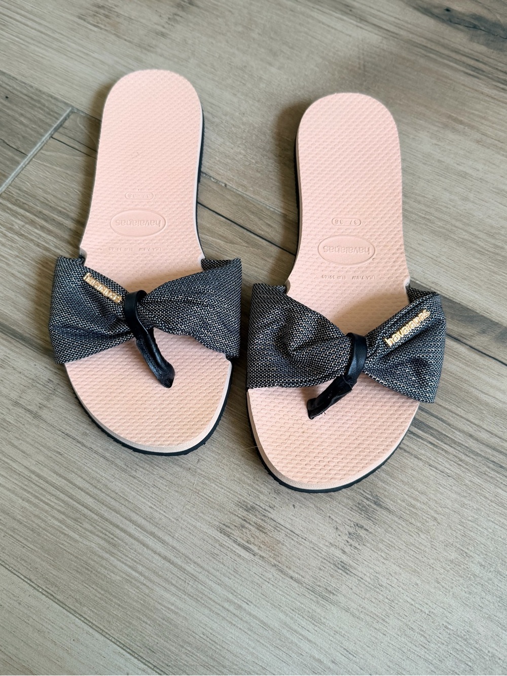 Havaianas Pink Footbed Slide Sandals with Black Bow Detail